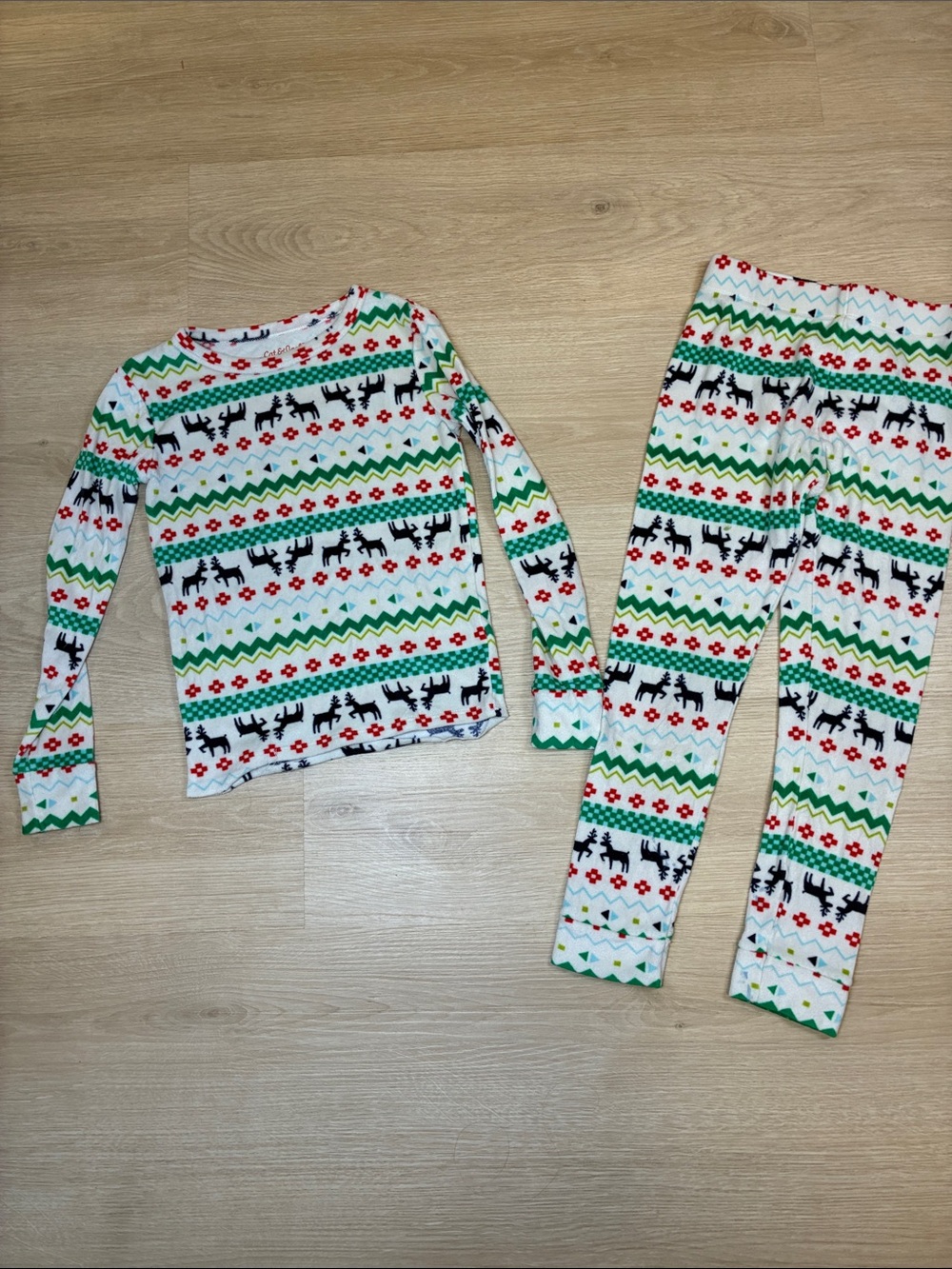 Cat & Jack Holiday Reindeer Pattern Pajama Set - White & Green
